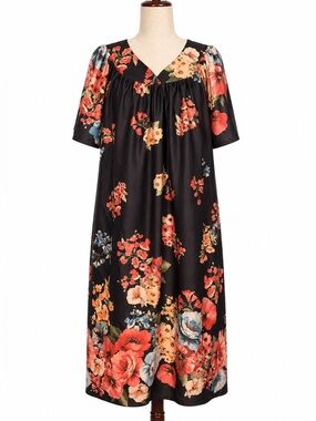 Vintage polyester floral house dress. Black background- 70s Anthony Richards M